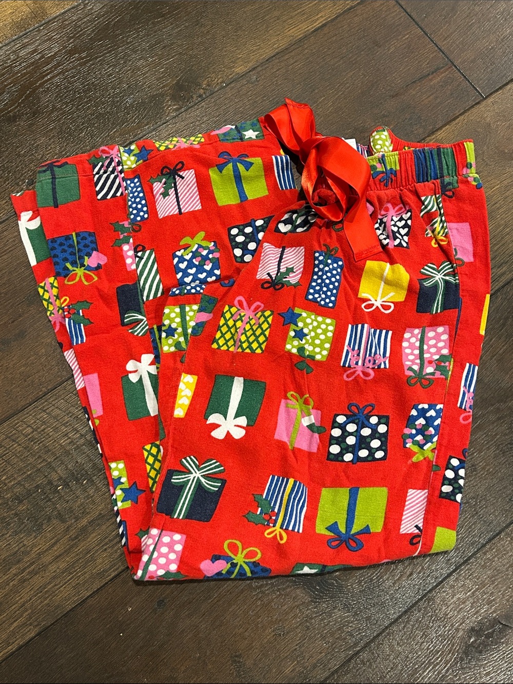 Old Navy RedHoliday Present-Print Pajama Pants